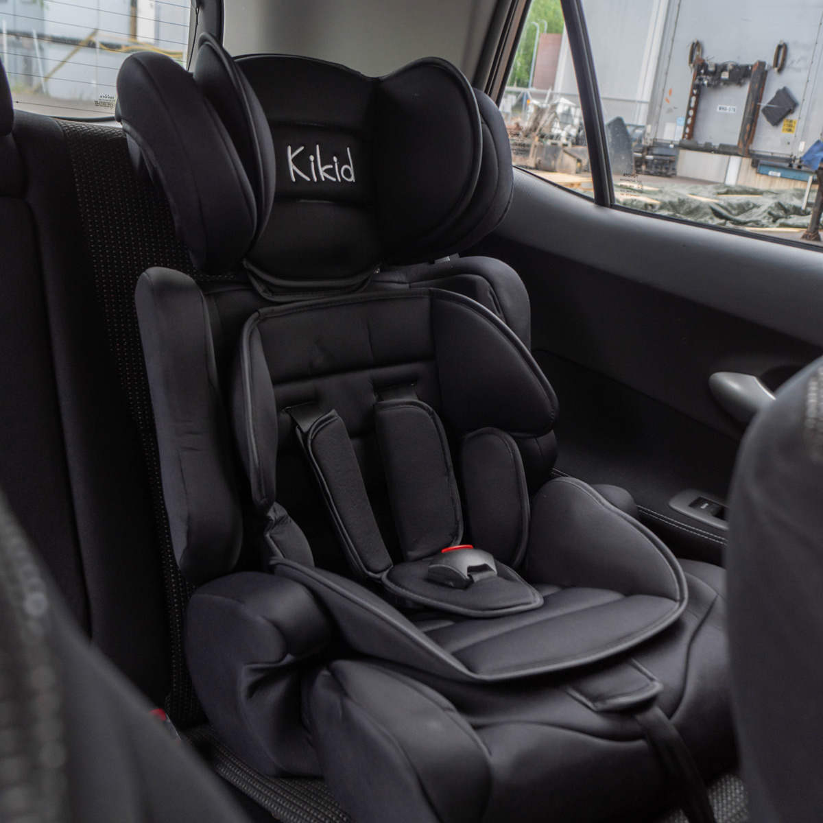 Kikid Bilbarnstol Basic, 9-36 kg Black Edition