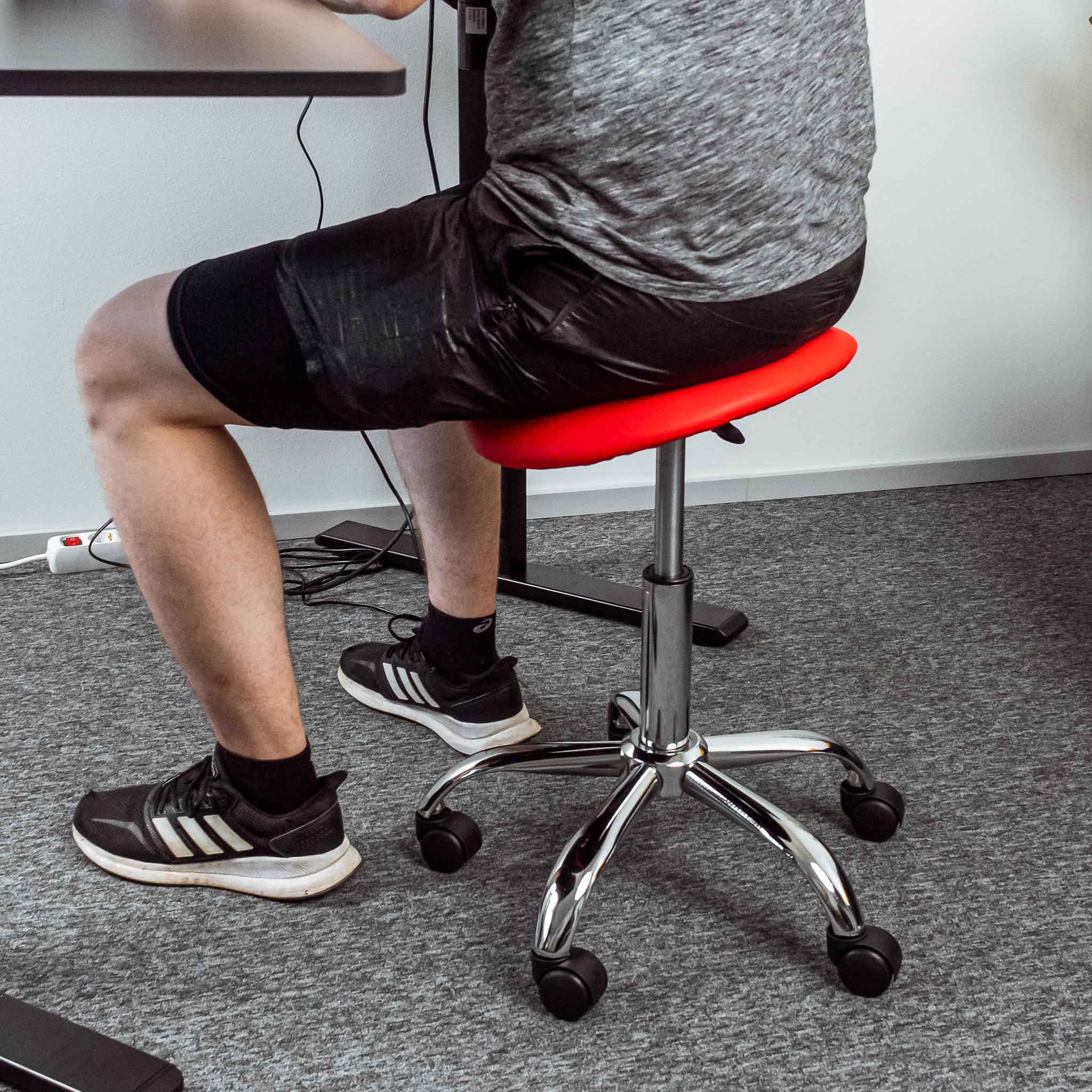 Czerwone Krzesło Siodłowe Lykke Comfort