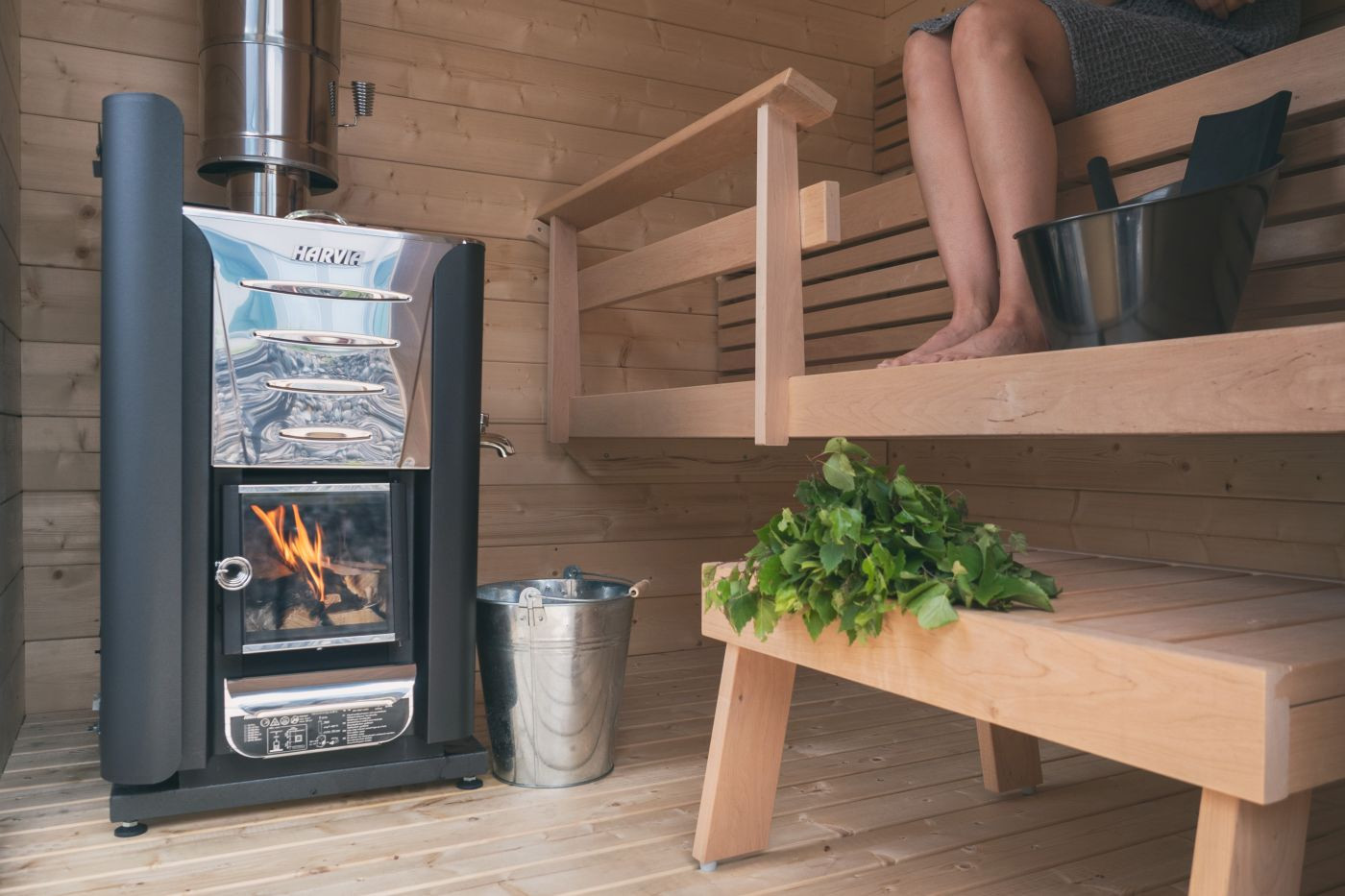 Harvia Saunaofen holz 20 Pro ES, 8-20m³, mit einem Wasserbehälter an der Vorderseite