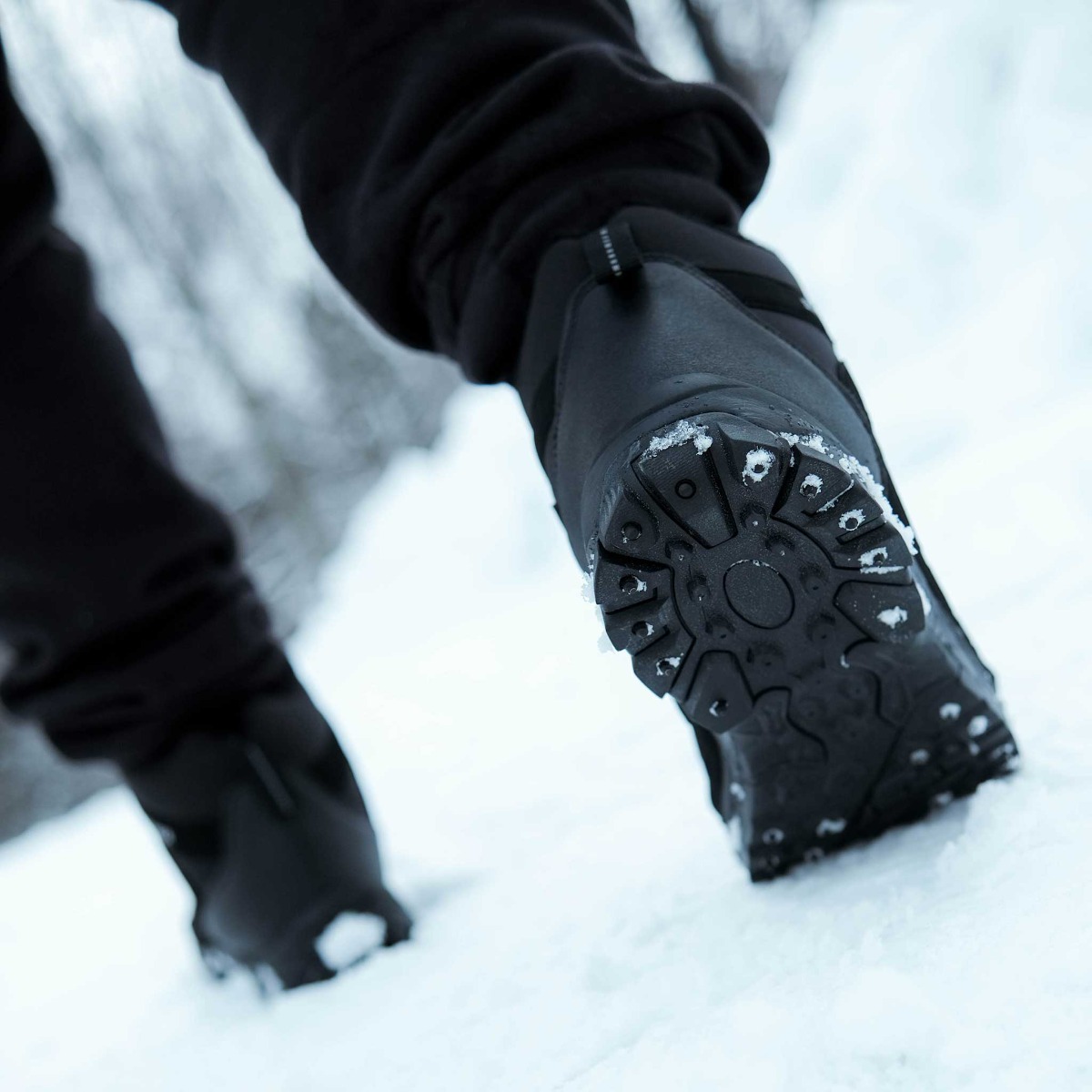 Trekker Svarcelšanas Apavi ar Kniedēm - Melns